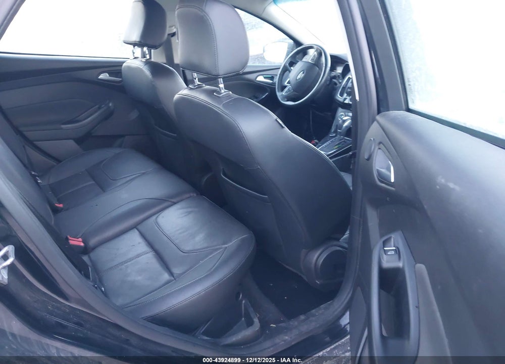 2015 FORD FOCUS TITANIUM VIN: 1FADP3J29FL323345