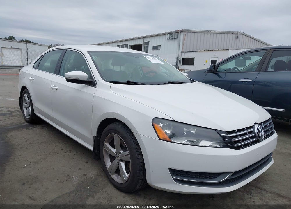 2015 VOLKSWAGEN PASSAT 2.0L TDI SE VIN: 1VWBV7A37FC071437