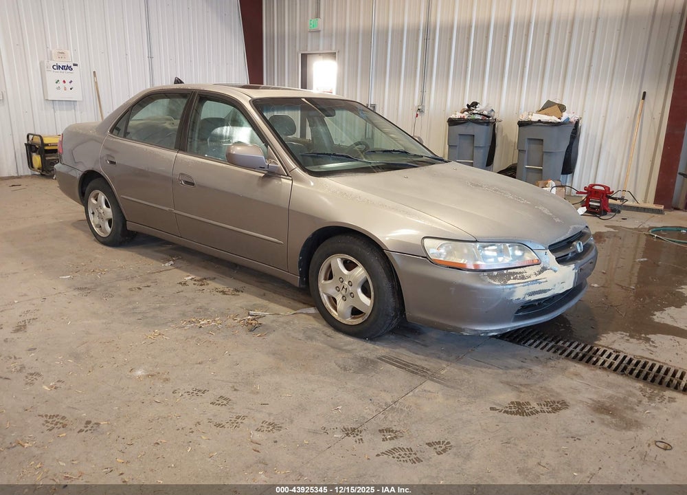 2000 HONDA ACCORD 3.0 EX VIN: 1HGCG1650YA044721