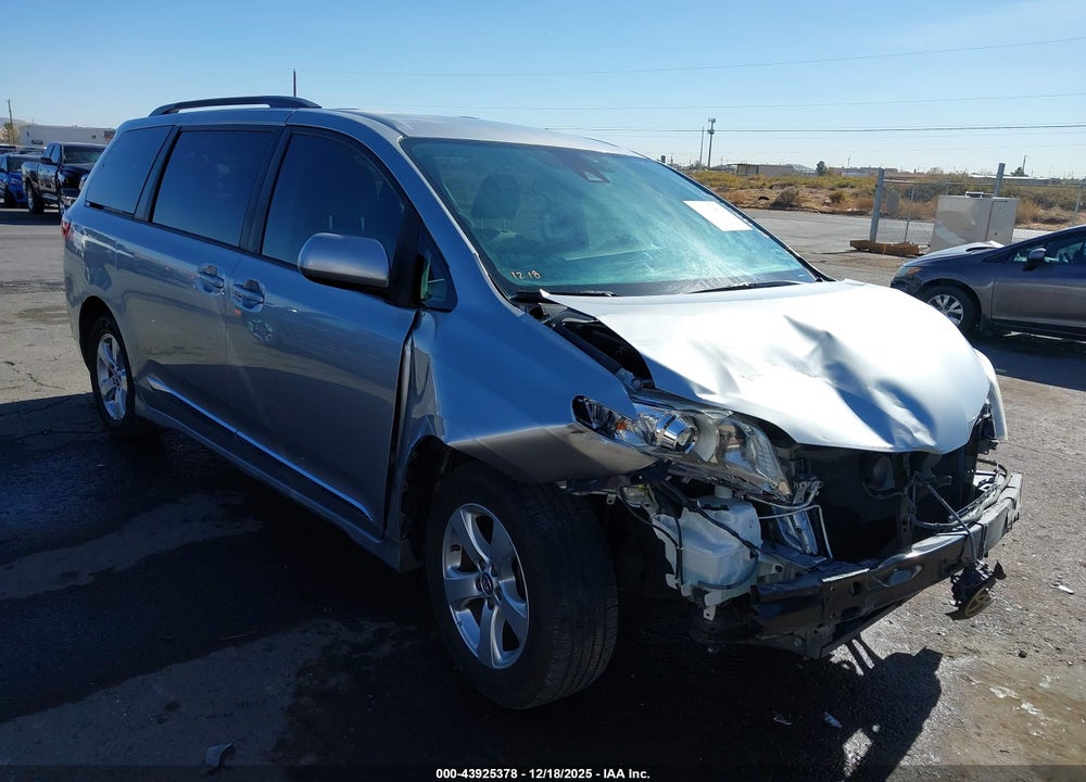 2018 TOYOTA SIENNA LE 8 PASSENGER VIN: 5TDKZ3DC5JS902419