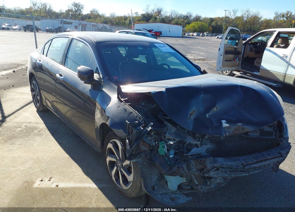 2017 HONDA ACCORD VIN: 1HGCR2F81HA037528