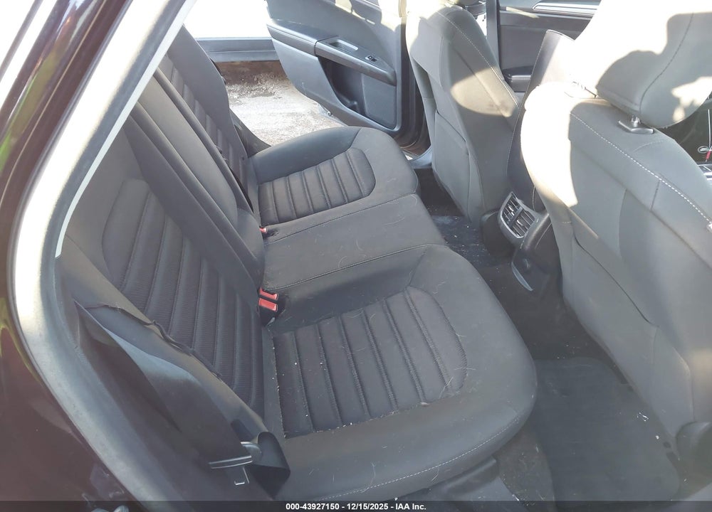 2019 FORD FUSION SE VIN: 3FA6P0HD1KR173113