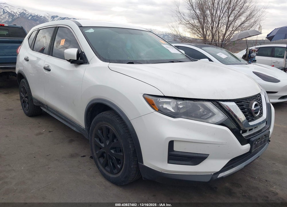 2017 NISSAN ROGUE S VIN: KNMAT2MV7HP561389