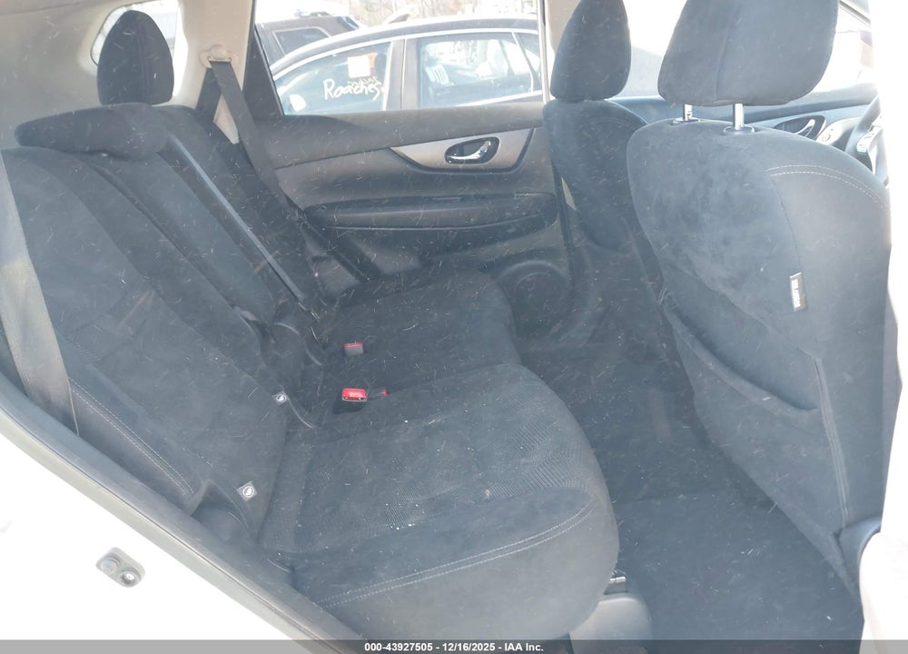 2015 NISSAN ROGUE S VIN: 5N1AT2MT2FC888927