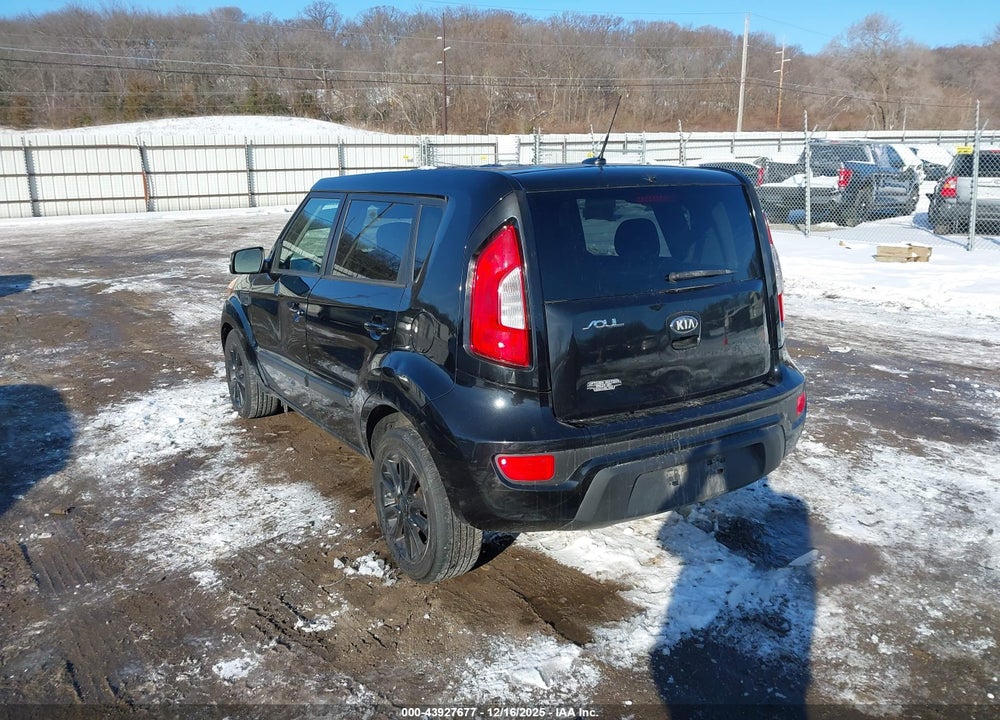 2013 KIA SOUL + VIN: KNDJT2A61D7590233
