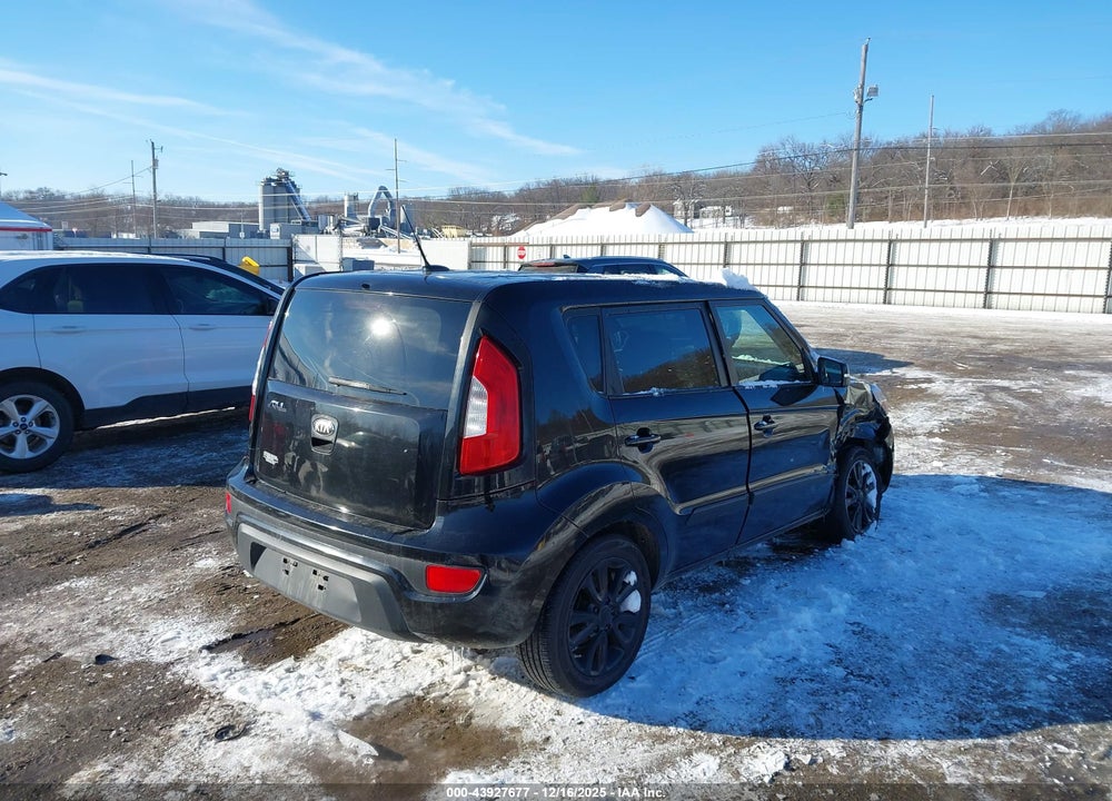 2013 KIA SOUL + VIN: KNDJT2A61D7590233