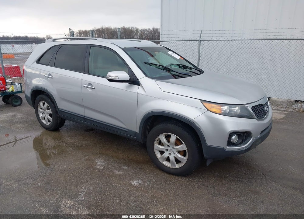 2011 KIA SORENTO LX VIN: 5XYKT3A19BG074717