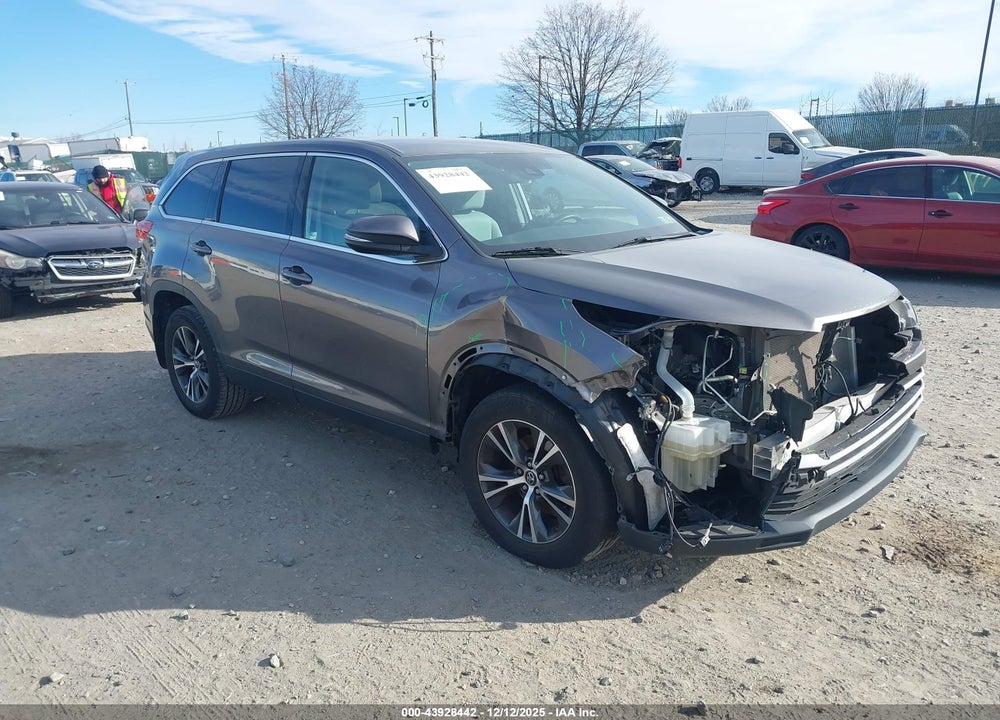 2019 TOYOTA HIGHLANDER LE VIN: 5TDBZRFH3KS729075