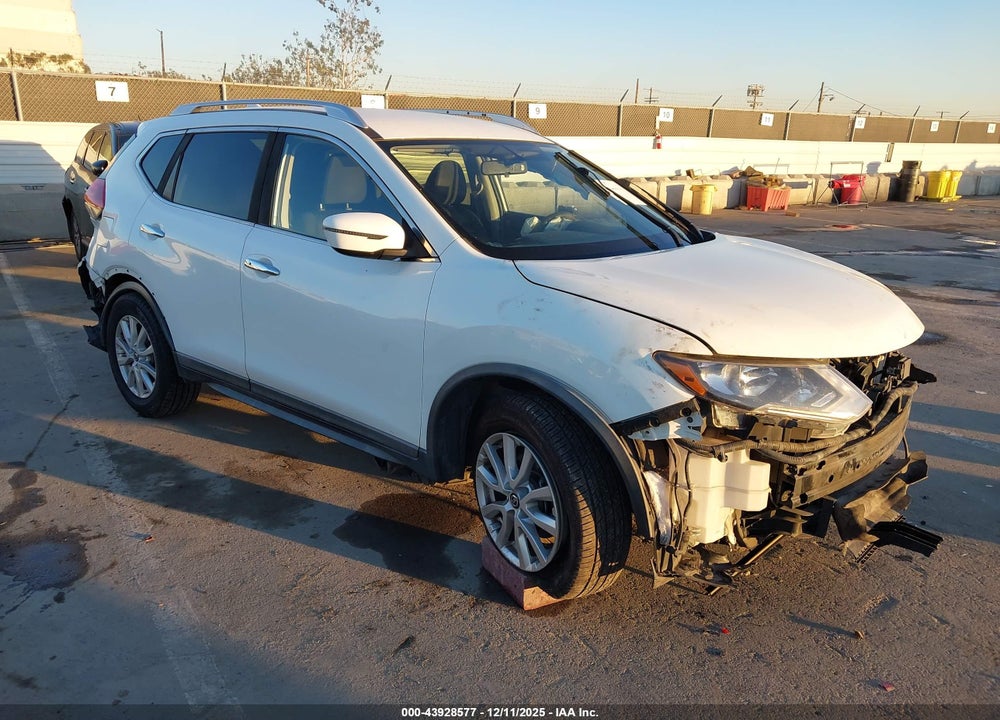 2018 NISSAN ROGUE SV VIN: KNMAT2MT8JP585138