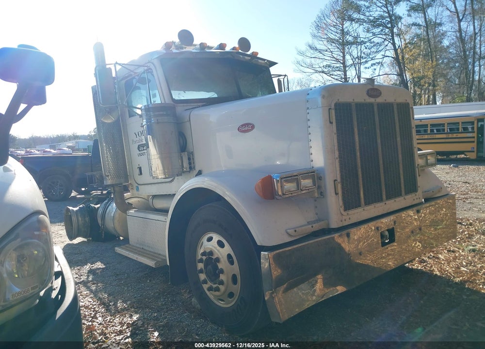 2003 PETERBILT 379 VIN: 2XP5AB7X13M811037