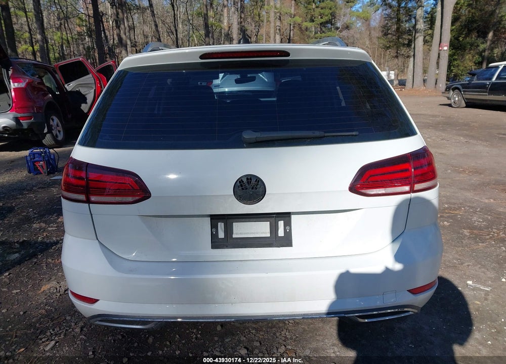2018 VOLKSWAGEN GOLF SPORTWAGEN TSI SEL VIN: 3VWL17AU9JM762159
