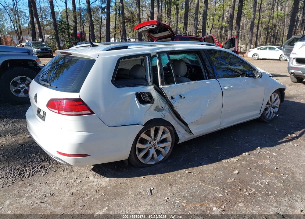 2018 VOLKSWAGEN GOLF SPORTWAGEN TSI SEL VIN: 3VWL17AU9JM762159