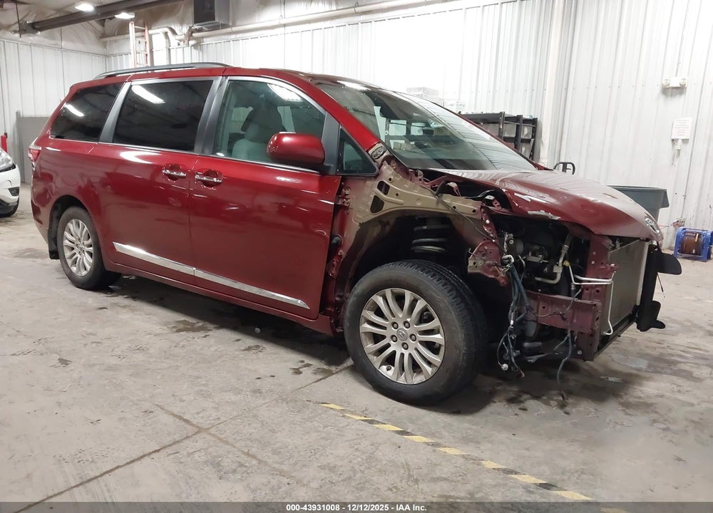 2017 TOYOTA SIENNA XLE 8 PASSENGER VIN: 5TDYZ3DCXHS805768