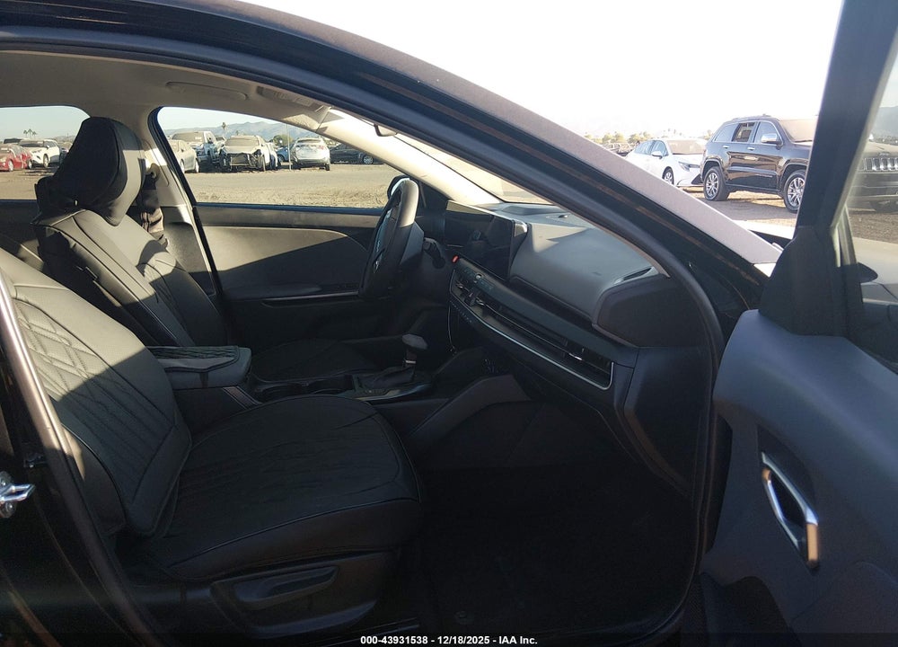 2025 KIA K4 LX VIN: 3KPFT4DEXSE077483