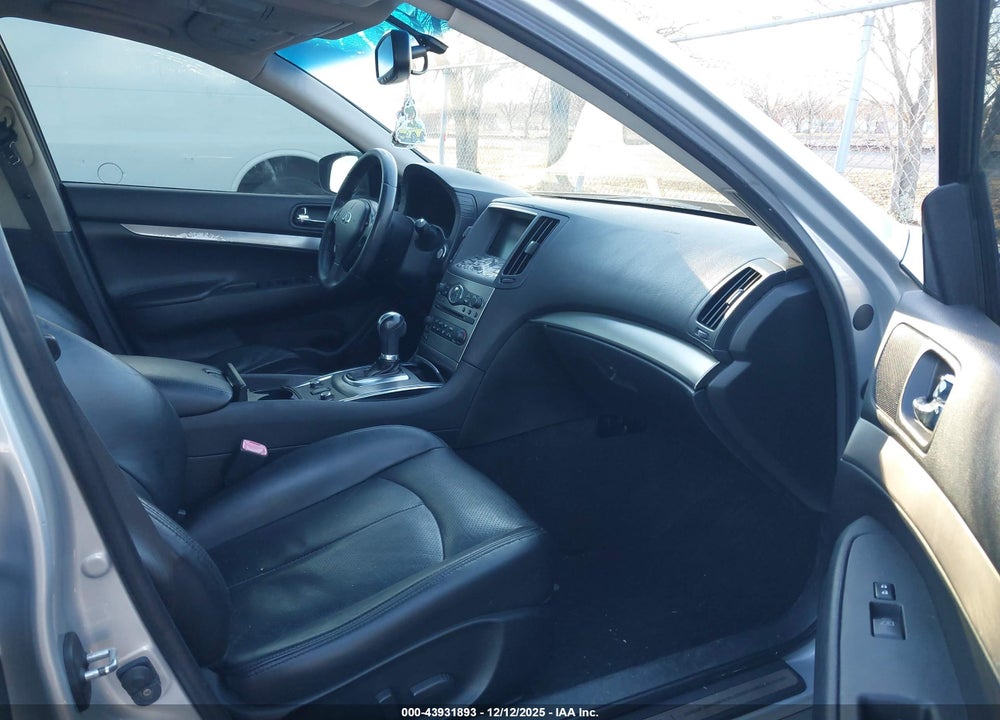 2011 INFINITI G37X VIN: JN1CV6AR8BM350392