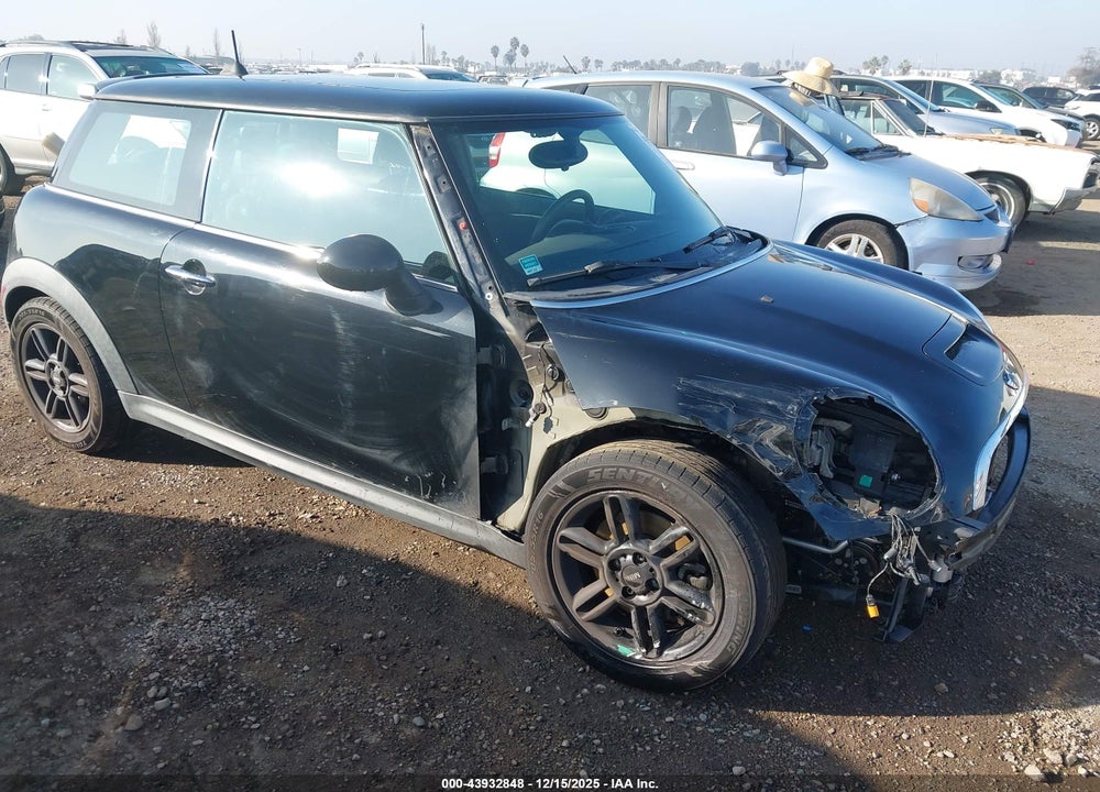 2012 MINI COOPER S VIN: WMWSV3C54CTY17717