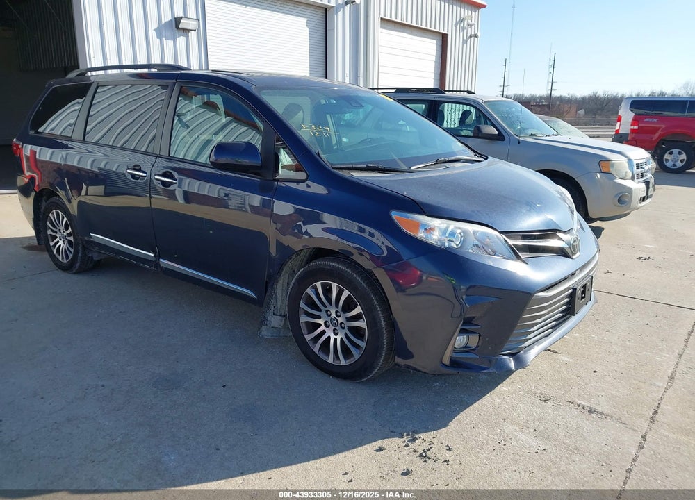 2018 TOYOTA SIENNA XLE PREMIUM 8 PASSENGER VIN: 5TDYZ3DC6JS957276
