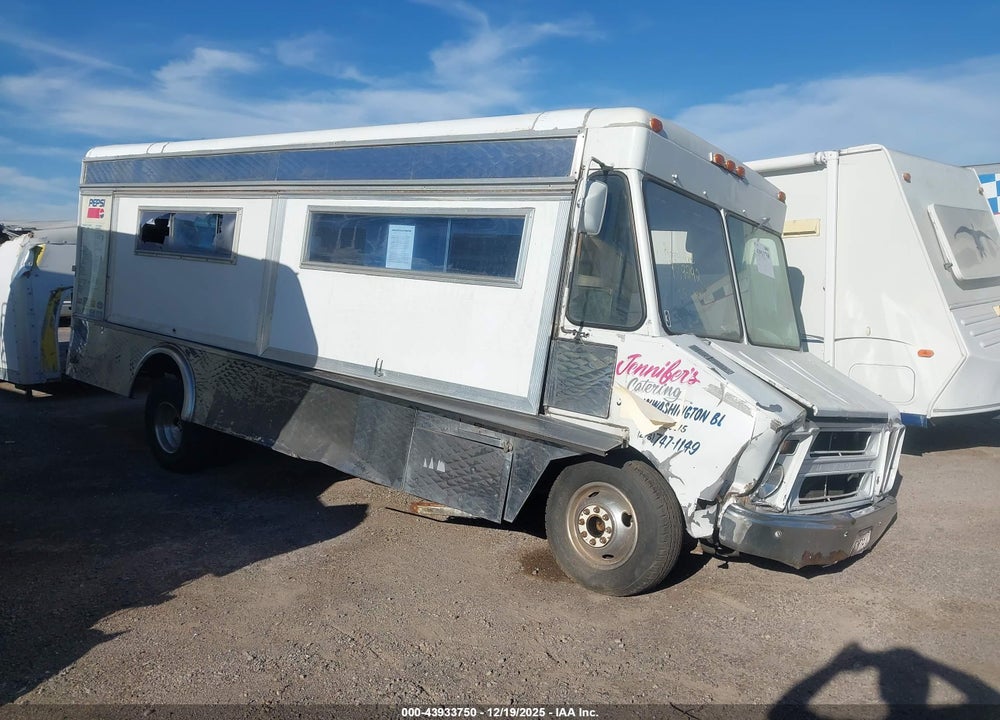 1985 CHEVROLET P30 VIN: 1GCHP32M3F3309582