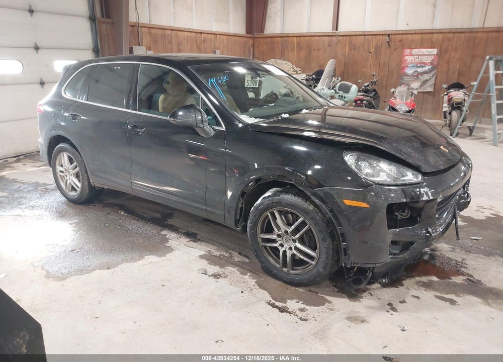 2016 PORSCHE CAYENNE VIN: WP1AA2A25GLA02461