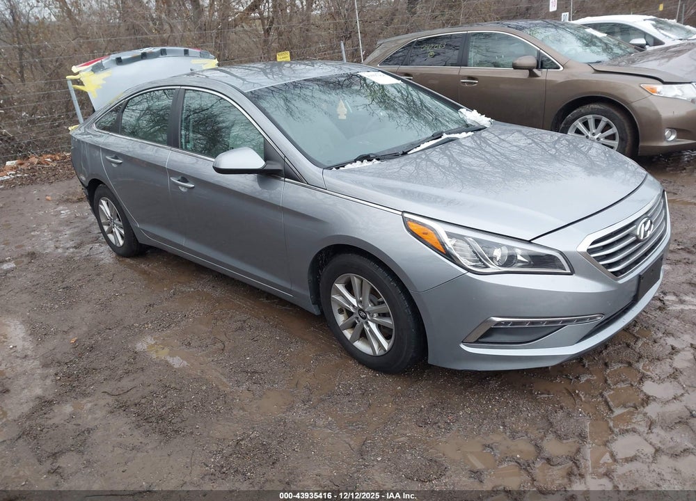 2015 HYUNDAI SONATA SE VIN: 5NPE24AF1FH205882
