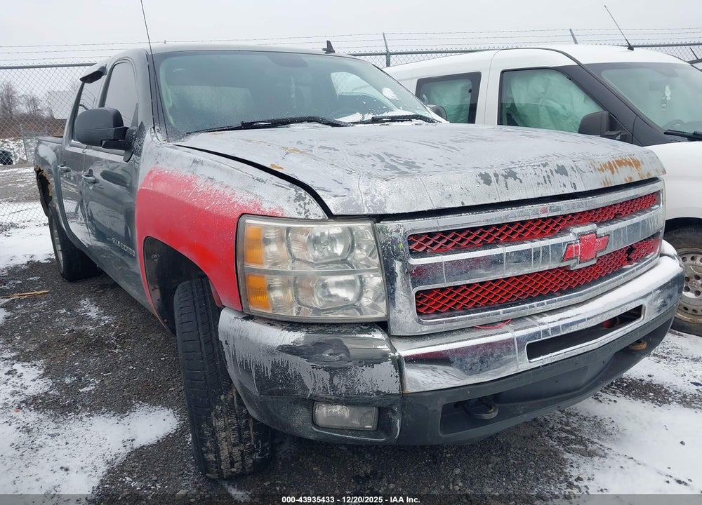 2011 CHEVROLET SILVERADO 1500 LT VIN: 1GCPKSE3XBF208992