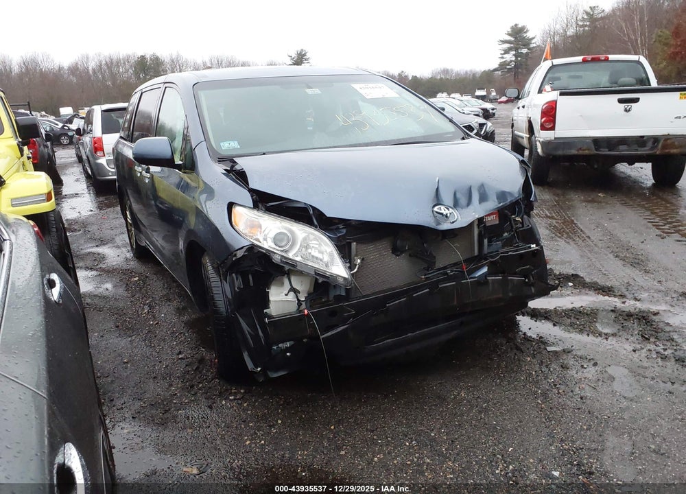 2015 TOYOTA SIENNA XLE 8 PASSENGER VIN: 5TDYK3DC2FS628909