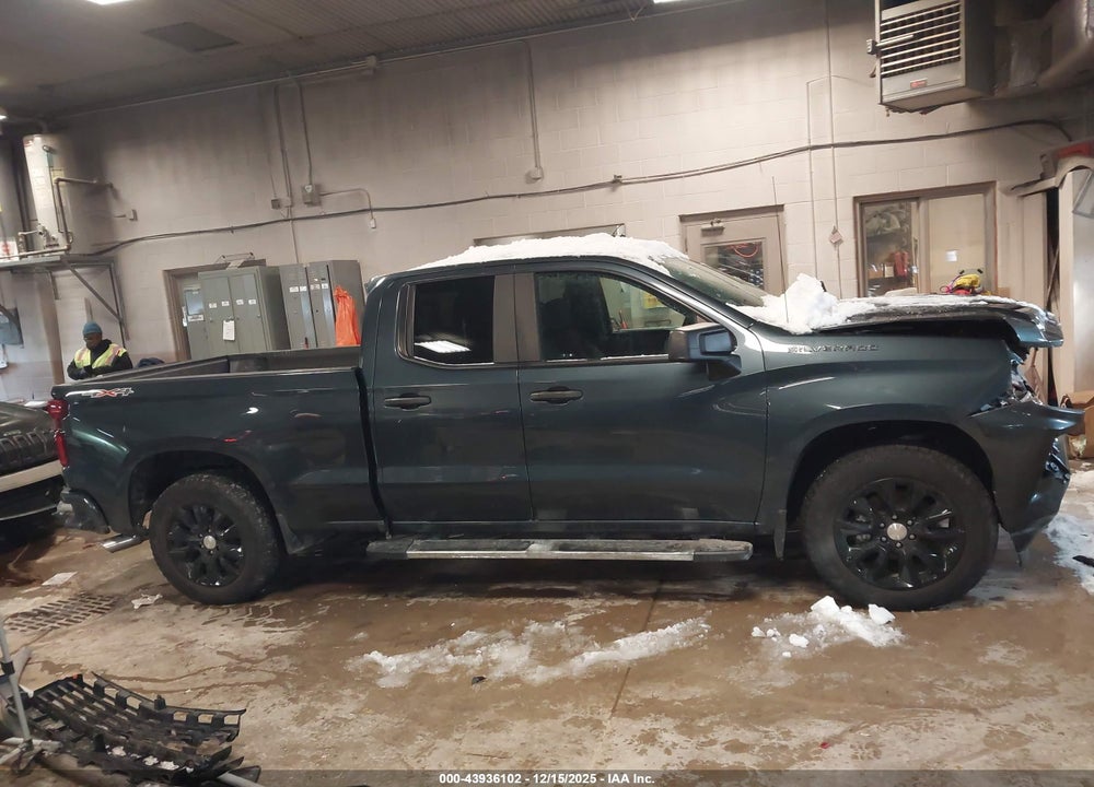 2020 CHEVROLET SILVERADO 1500 4WD  STANDARD BED CUSTOM VIN: 1GCRYBEH2LZ264458