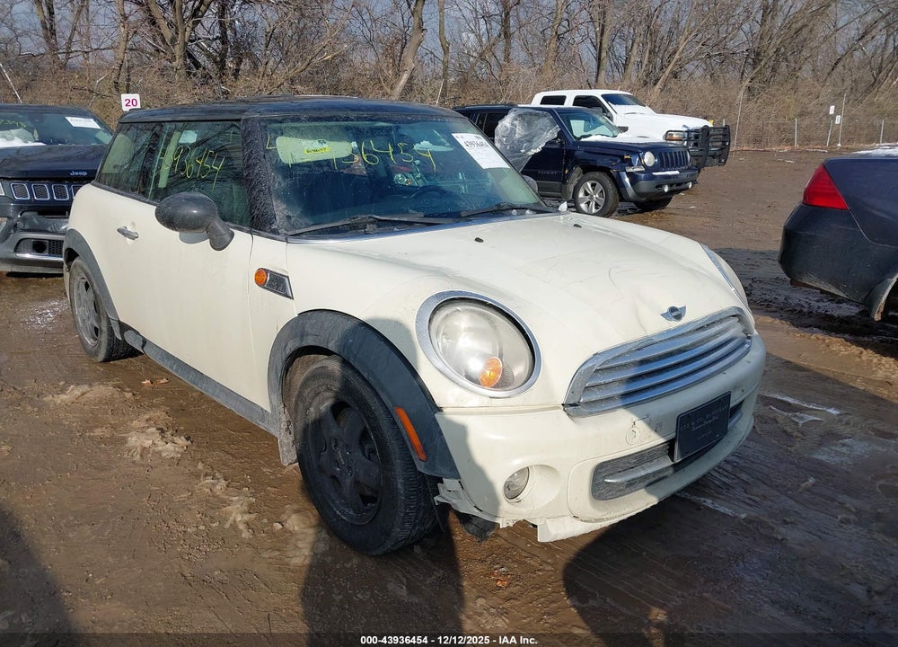 2011 MINI COOPER VIN: WMWSU3C59BT092486