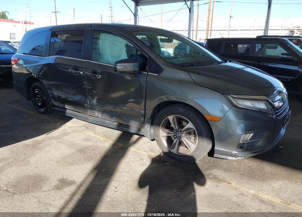 2018 HONDA ODYSSEY TOURING VIN: 5FNRL6H81JB026704