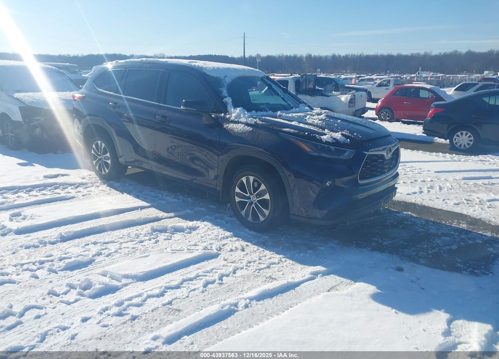 2021 TOYOTA HIGHLANDER XLE VIN: 5TDGZRBH4MS072320