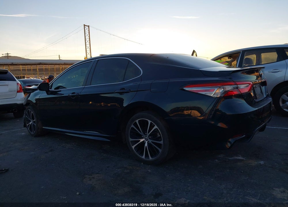 2018 TOYOTA CAMRY SE VIN: 4T1B11HK2JU612675