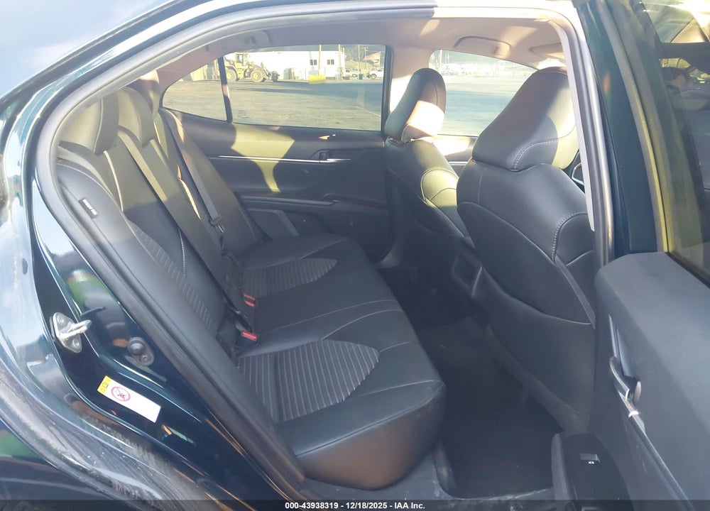 2018 TOYOTA CAMRY SE VIN: 4T1B11HK2JU612675