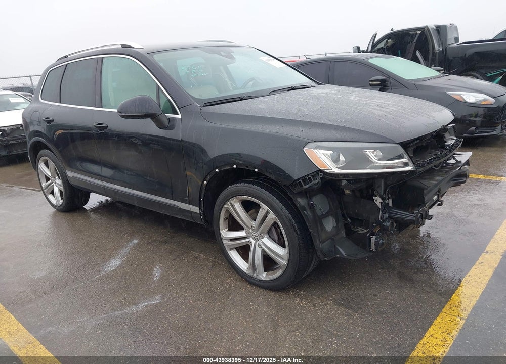 2017 VOLKSWAGEN TOUAREG V6 EXECUTIVE VIN: WVGGF7BPXHD001396