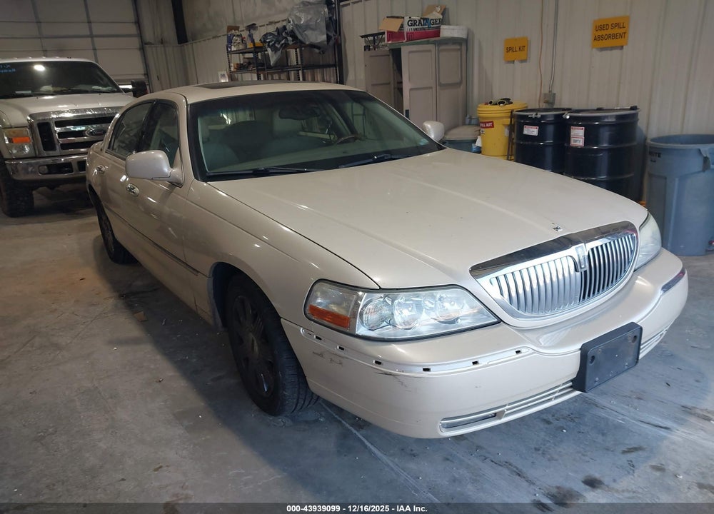 2003 LINCOLN TOWN CAR CARTIER VIN: 1LNHM83W33Y672402