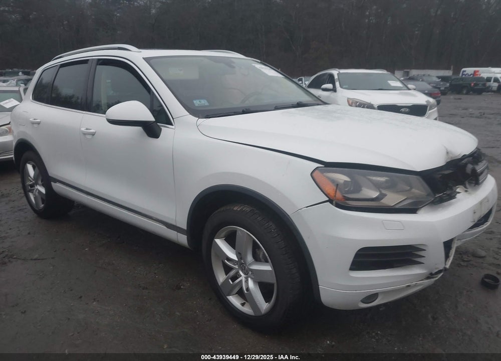 2013 VOLKSWAGEN TOUAREG TDI LUX VIN: WVGEP9BP0DD003331