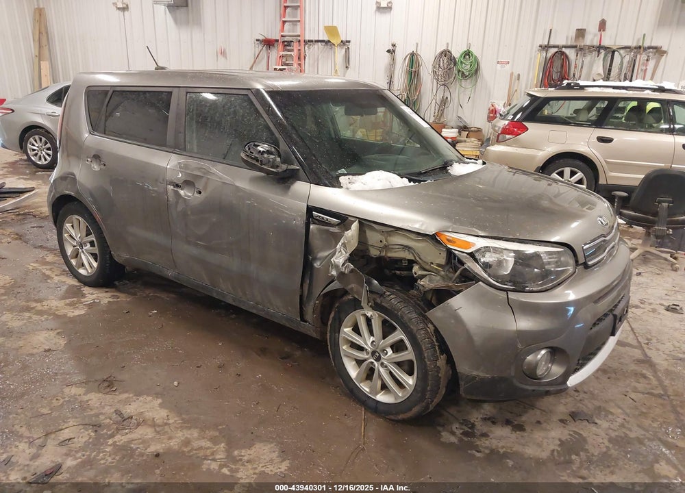 2018 KIA SOUL + VIN: KNDJP3A51J7595090