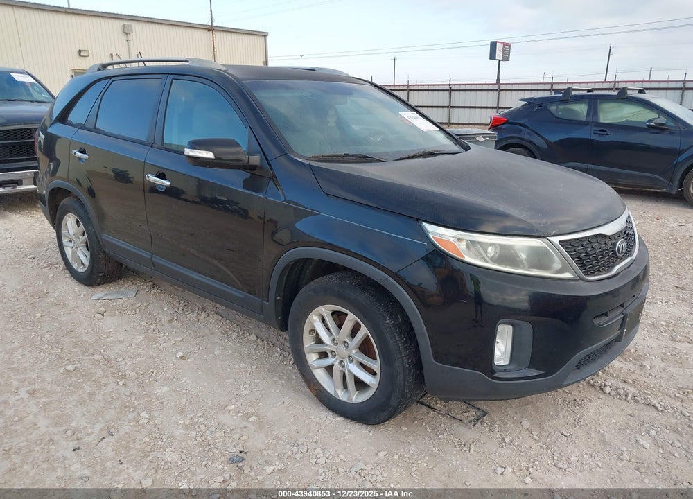 2015 KIA SORENTO LX VIN: 5XYKT4A62FG633399