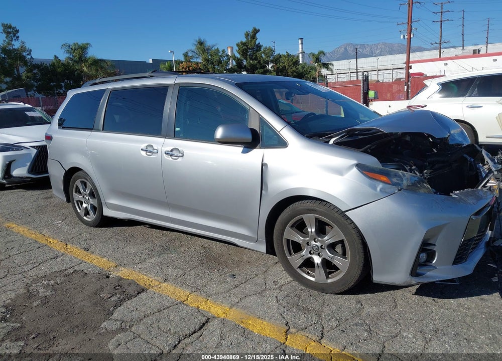 2018 TOYOTA SIENNA SE 8 PASSENGER VIN: 5TDXZ3DC1JS945788