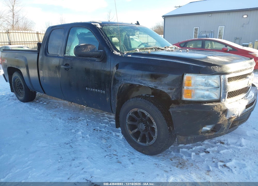 2011 CHEVROLET SILVERADO 1500 LT VIN: 1GCRKSE31BZ458287