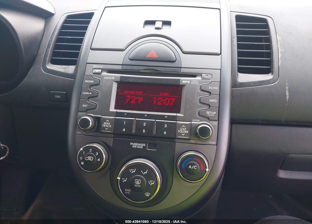 2011 KIA SOUL + VIN: KNDJT2A26B7318741