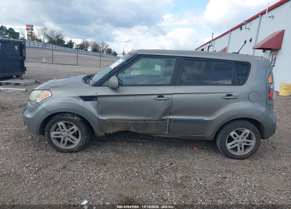 2011 KIA SOUL + VIN: KNDJT2A26B7318741