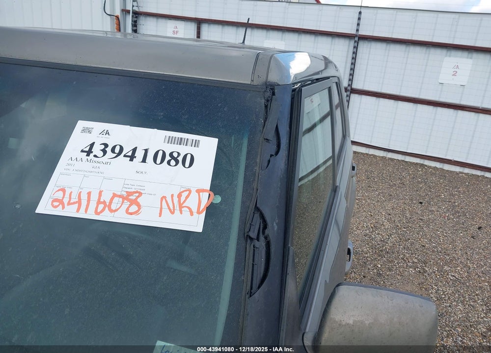 2011 KIA SOUL + VIN: KNDJT2A26B7318741