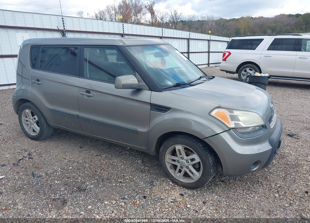 2011 KIA SOUL + VIN: KNDJT2A26B7318741