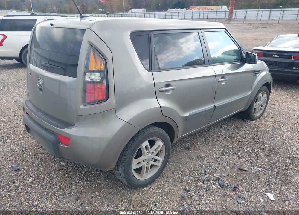 2011 KIA SOUL + VIN: KNDJT2A26B7318741