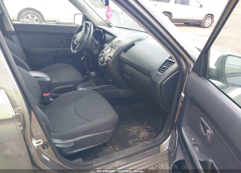 2011 KIA SOUL + VIN: KNDJT2A26B7318741