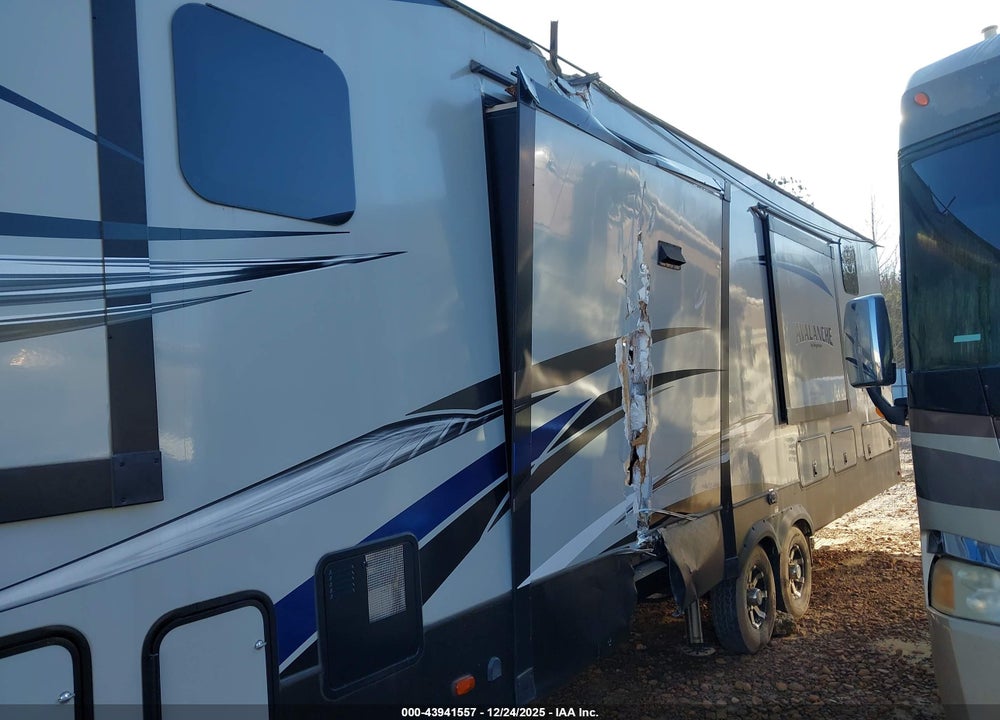 2019 KEYSTONE AVALANCHE VIN: 4YDF38328KE760550