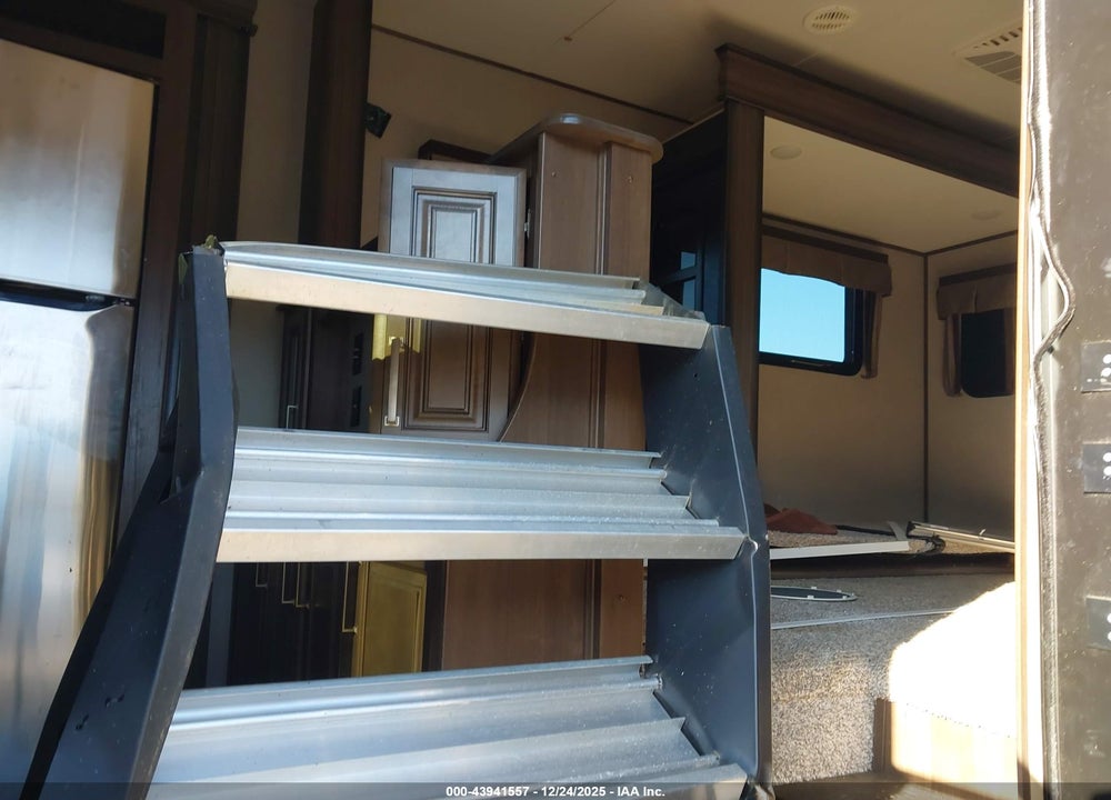 2019 KEYSTONE AVALANCHE VIN: 4YDF38328KE760550