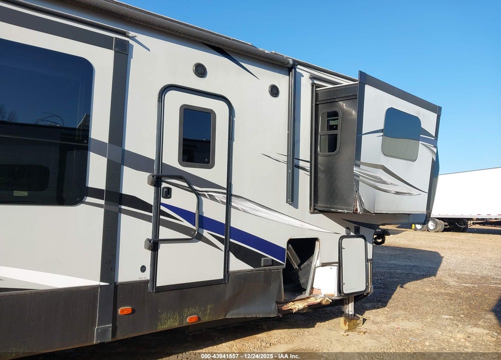 2019 KEYSTONE AVALANCHE VIN: 4YDF38328KE760550