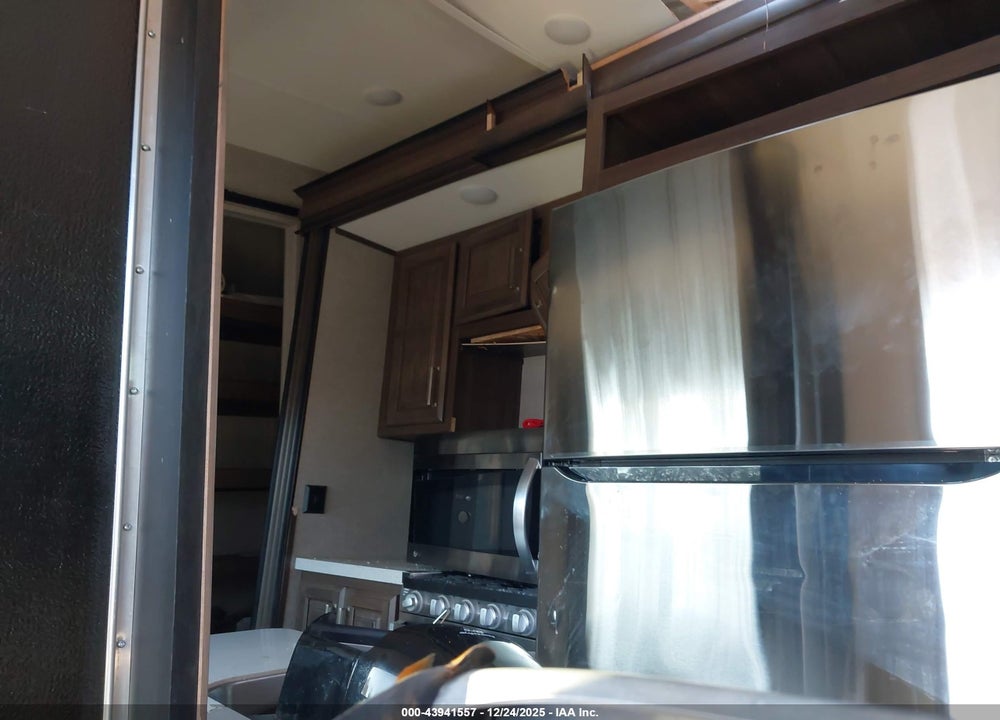 2019 KEYSTONE AVALANCHE VIN: 4YDF38328KE760550