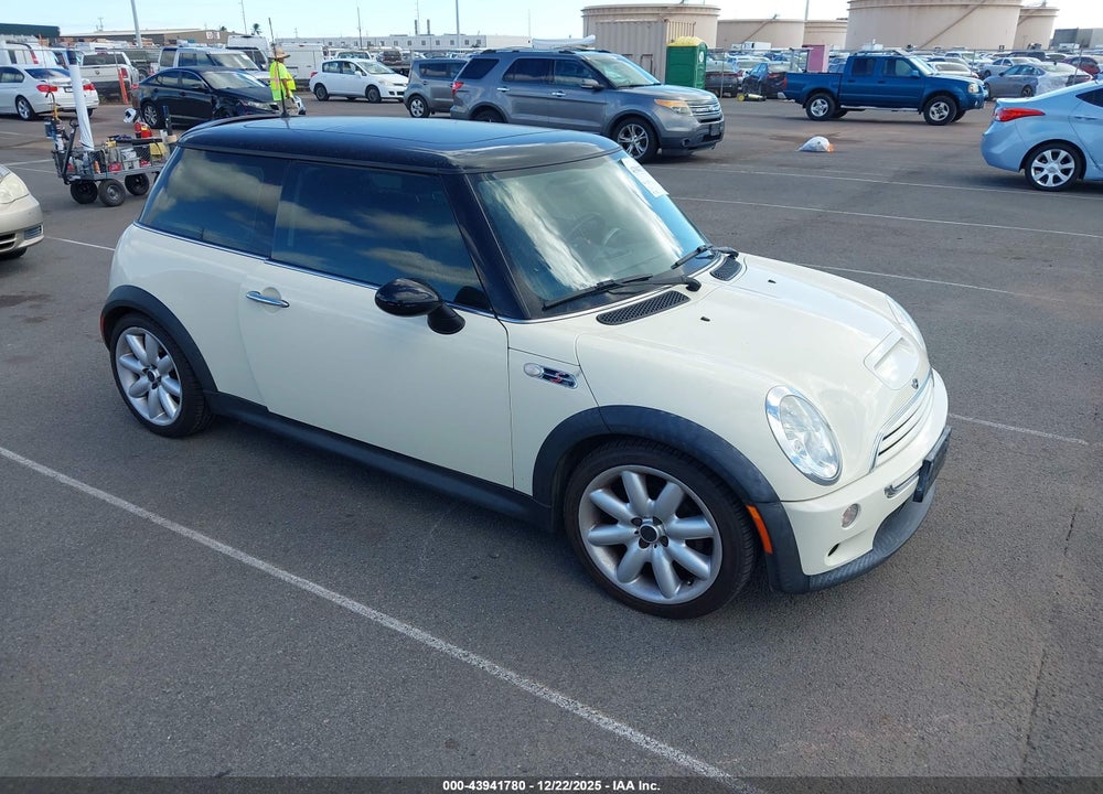 2004 MINI COOPER S VIN: WMWRE33404TD76145
